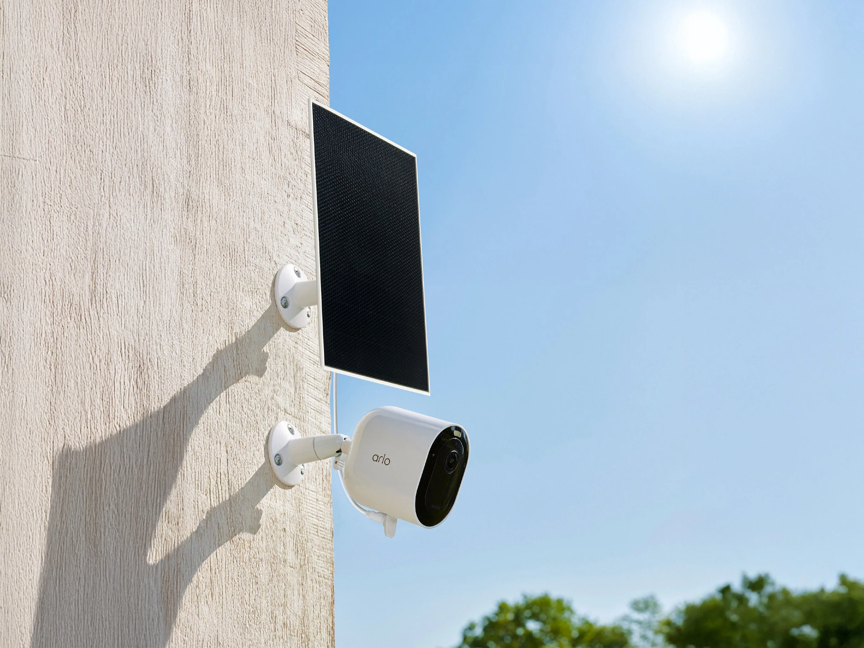 Arlo Secure Kit - Doorbell + 2 Pro Outdoor Cameras + 2 Solar Panel Chargers - Image 4